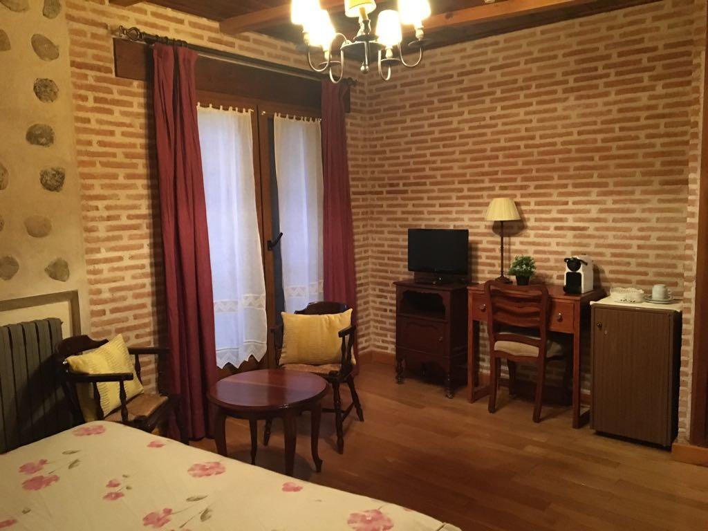 El Barondillo Hotell Rascafría Exteriör bild